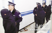 青年酒后狂欢调戏过路女子 充气棒敲昏保安(图)-新闻