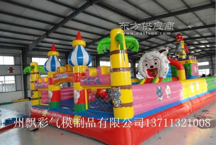 飘彩气模制品厂制作充气儿童城堡充气大型攀岩图片