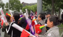 成马3万人开跑 成都嬢嬢超硬核应援 网友 冲着冲着竟然饿了