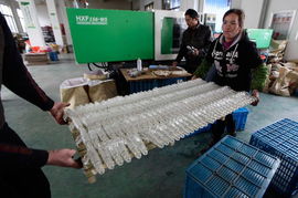 走进现代情趣用品工厂 探访宁波充气娃娃与充气棒的生产线